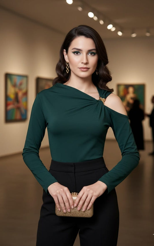 Top Asimétrico con Detalle Metálico