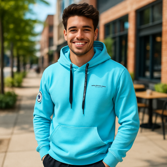 Chico joven y atractivo con sudadera