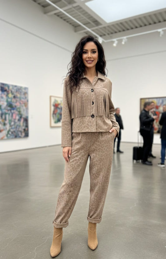 Conjunto de Chaqueta con Flecos y Pantalón Estampado -