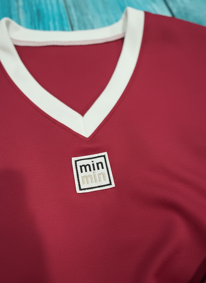 Detalle chándal moderno mujer